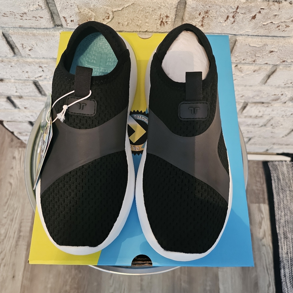 Telic Cloud9 Nimbus - New with Tags Mens Size 9 color black